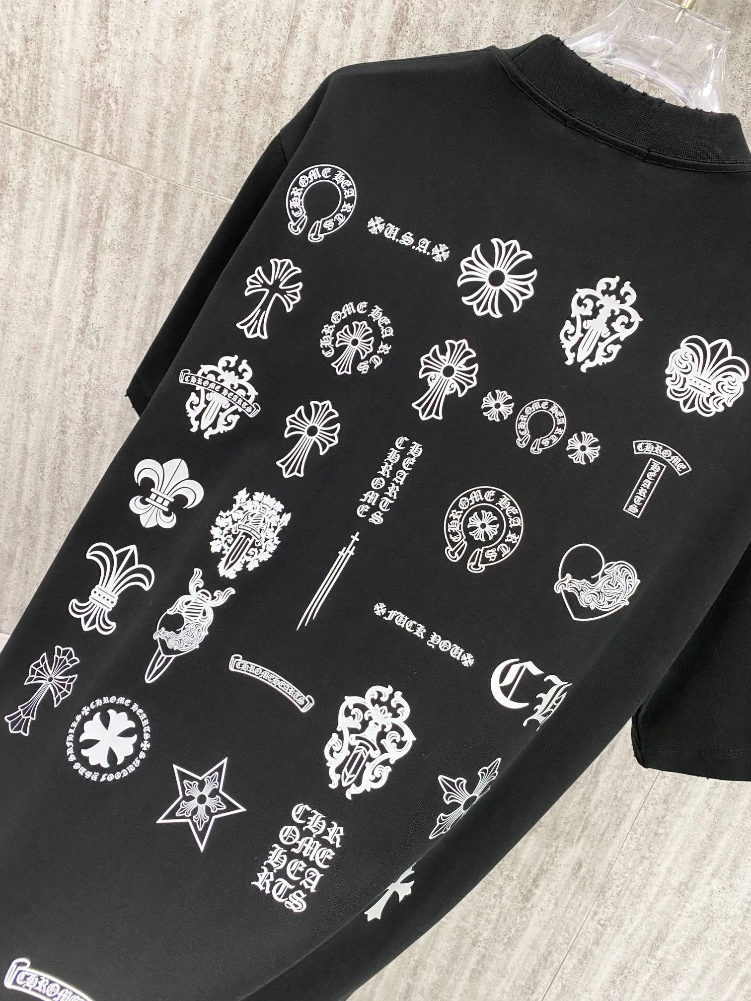 2026ss ， logo 32 𝐂𝐎𝐋𝐎𝐔𝐑：White Black 𝐒𝐈𝐙𝐄：S m L XL 110